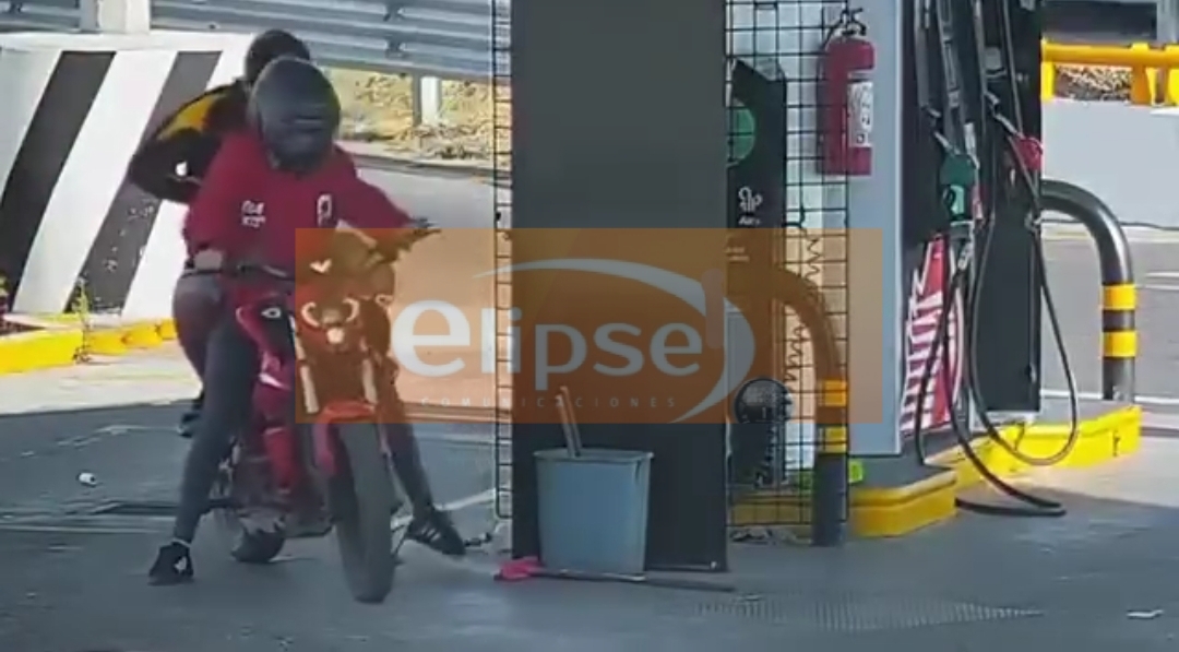 Asalto a mano armada en gasolinera de Santa Cruz Tlaxcala; pareja de motociclistas huye con el dinero
