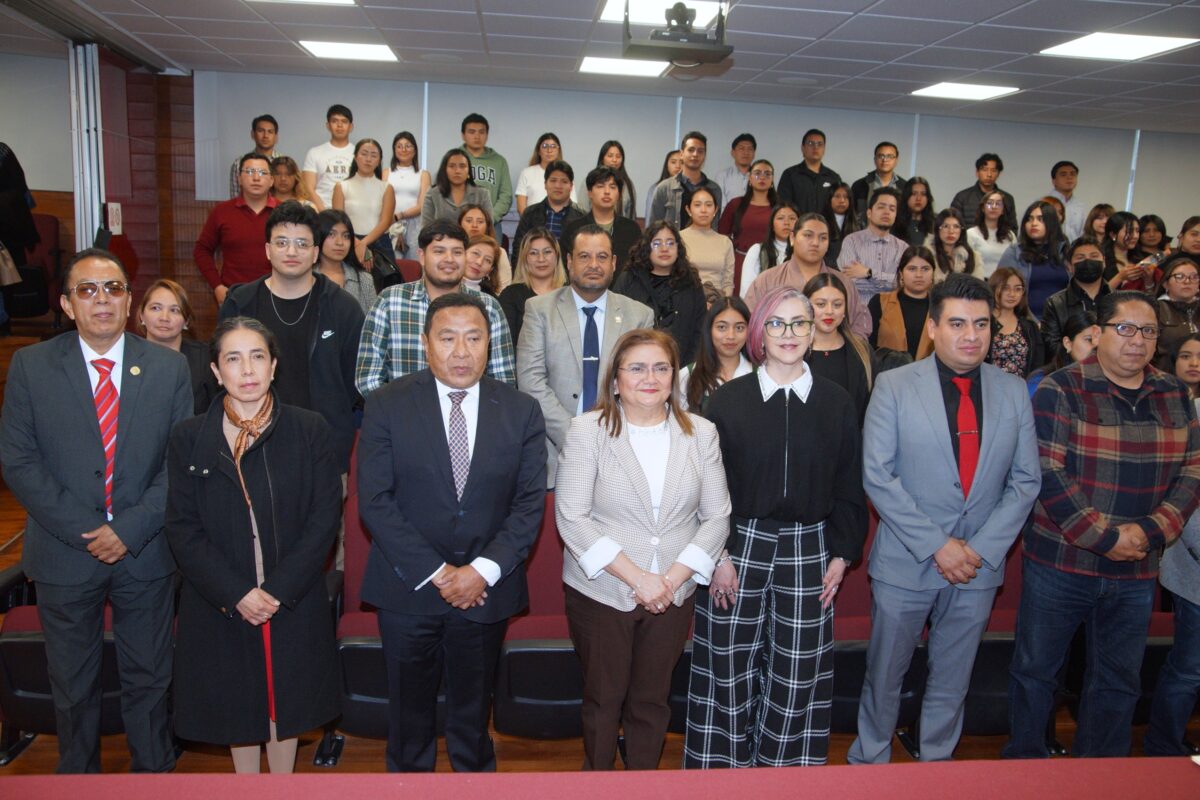 Procuradora para la Defensa de los Derechos Humanos de El Salvador  presentó su obra sobre migración en la Facultad de Derecho UATx