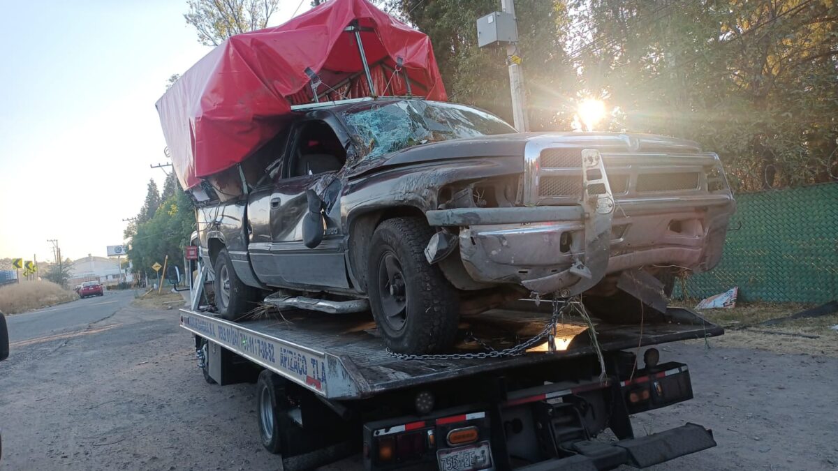 Panaderos sufren percance vial en la Vía Corta; se salvaron de milagro