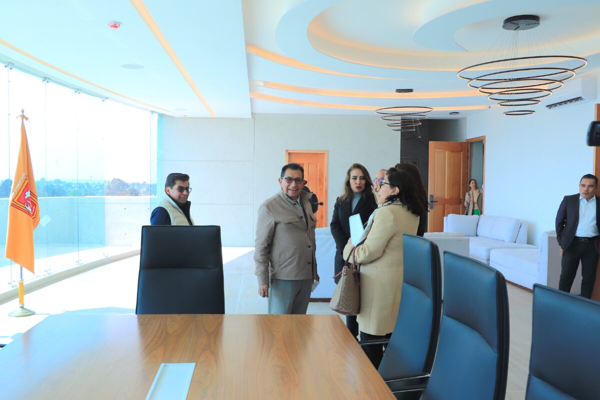 Inaugura Rector piso doce de la Torre de Rectoría UATx   