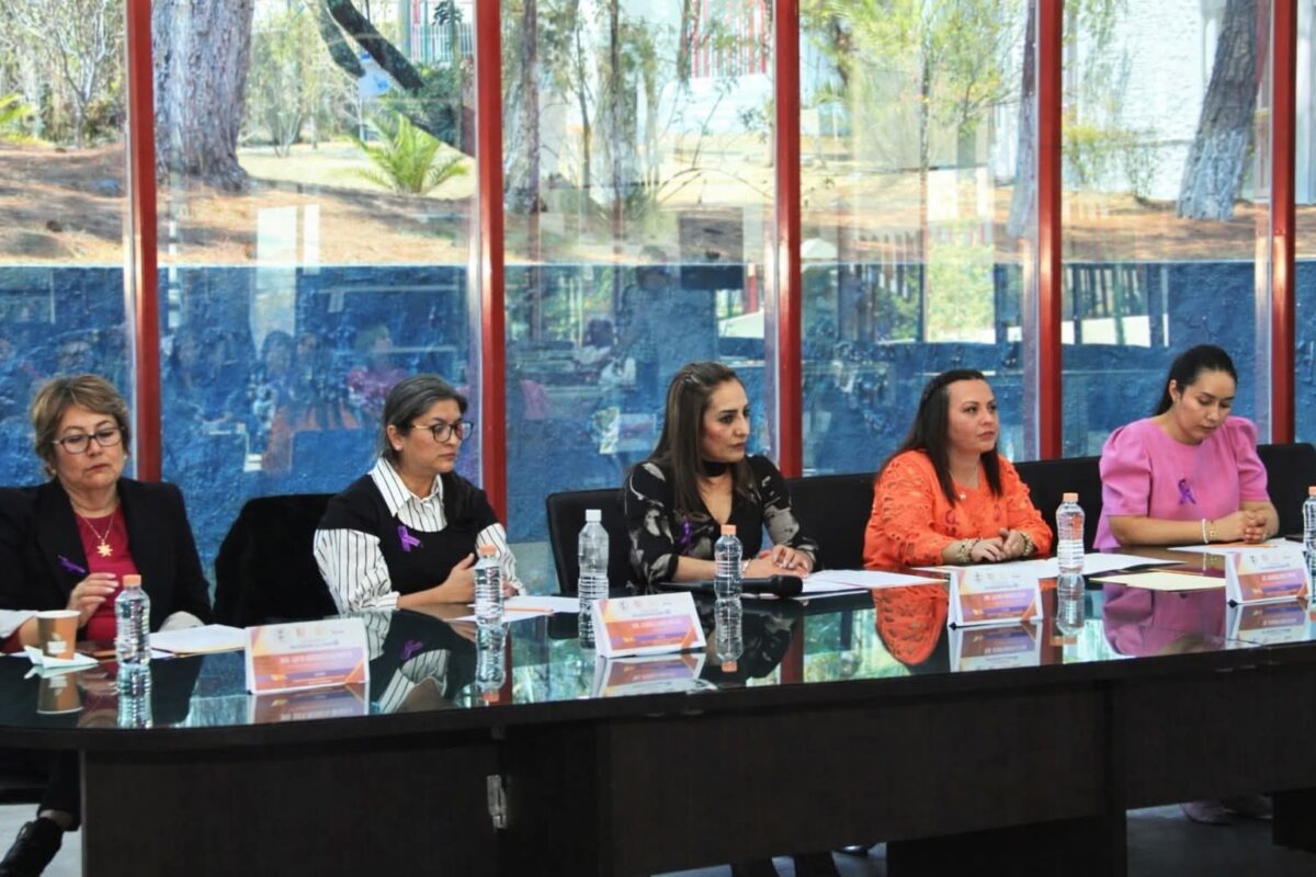 Emprendimiento, reflexión y perspectiva de género  marcan la conmemoración del 8M en la UATx