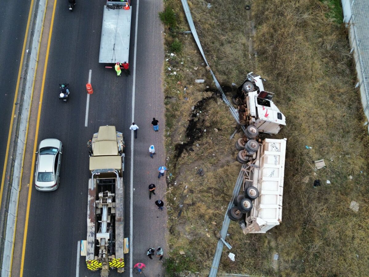Una persona resultó lesionada este medio día en el accidente de trailer y un vehículo particular