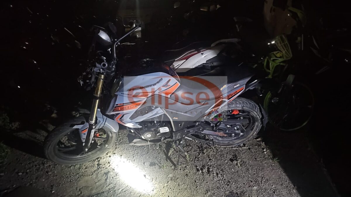 Muere motociclista tras chocar contra un anuncio en Huamantl