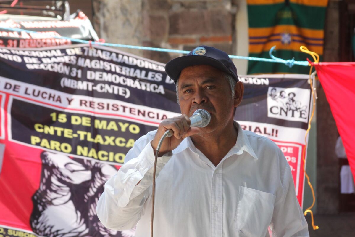 Integrantes del Movimiento de Bases de Magisteriales, adheridos a la Coordinadora Nacional de Trabajadores de la Educación, se manifestaron