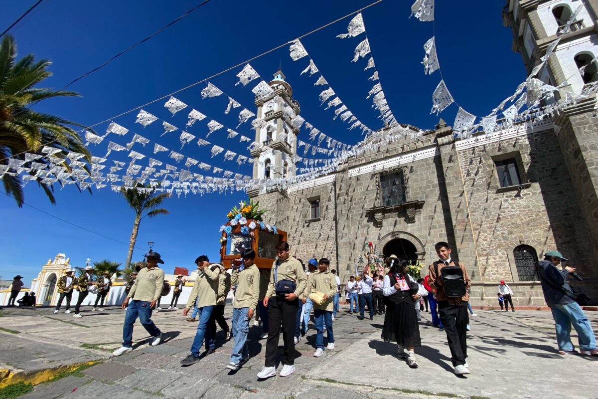 Pobladores de San Isidro Buensuceso, Tlaxcala, realizan esta mañana una procesión