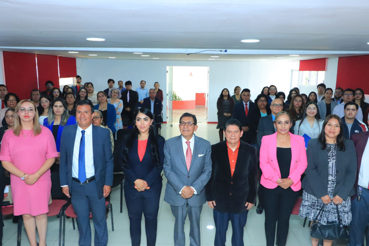Rector de la UATx da posesión del cargo  a nuevos directores de Facultad y UAM