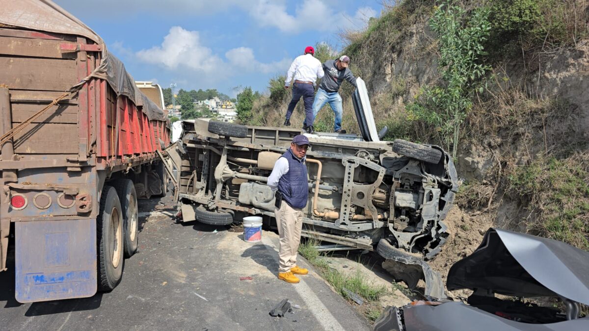 Tráiler provoca carambola en la Apizaco-Tlaxcala; hay crisis nerviosa y lesiones leves