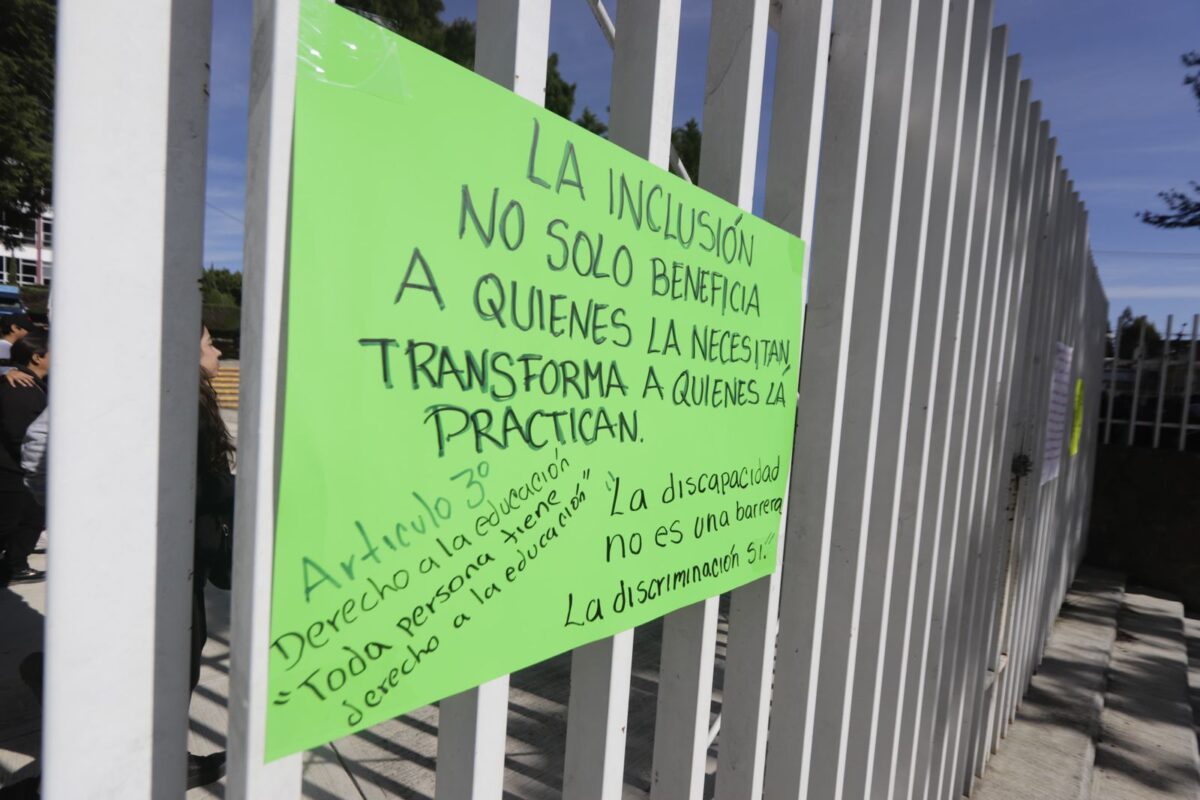 Padres de familia del CBTIS No. 3, en la capital tlaxcalteca, se manifestaron