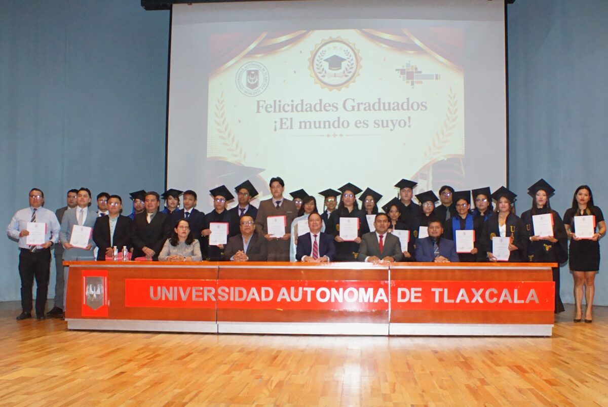 Celebra la FCBIyT-UATx  el logro compartido  de sus nuevos egresados de licenciatura y maestría