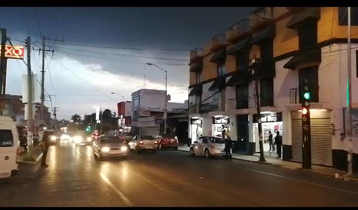 Repara Anabell Ávalos fallas en semáforos de la capital