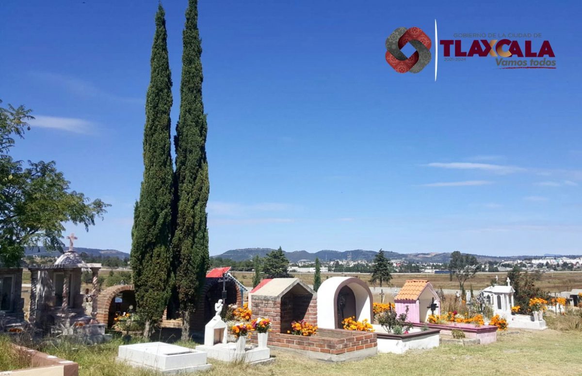 En completa calma transcurren visitas a camposantos de la capital tlaxcalteca