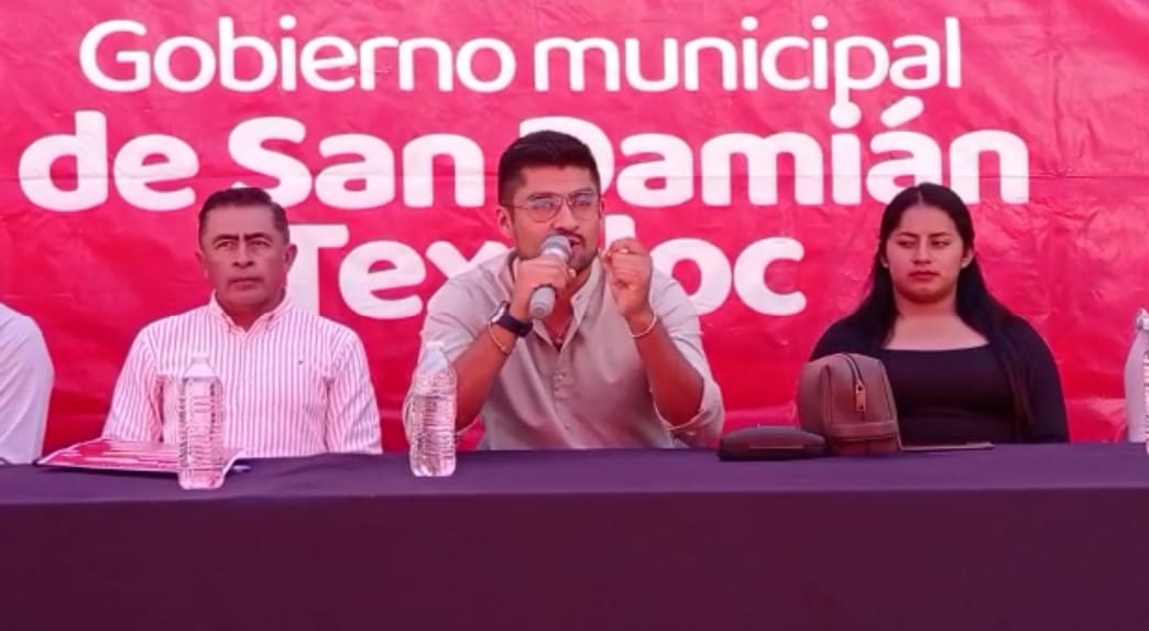 Presentó Programa de Feria de San Damián Texoloc, el Presidente Municipal, Arturo Covarrubias.