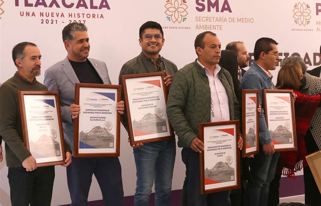 Alcalde de Texoloc, Arturo Covarrubias , recibe certificado de Auditoría Ambiental “Organismo de Desarrollo Sostenible”