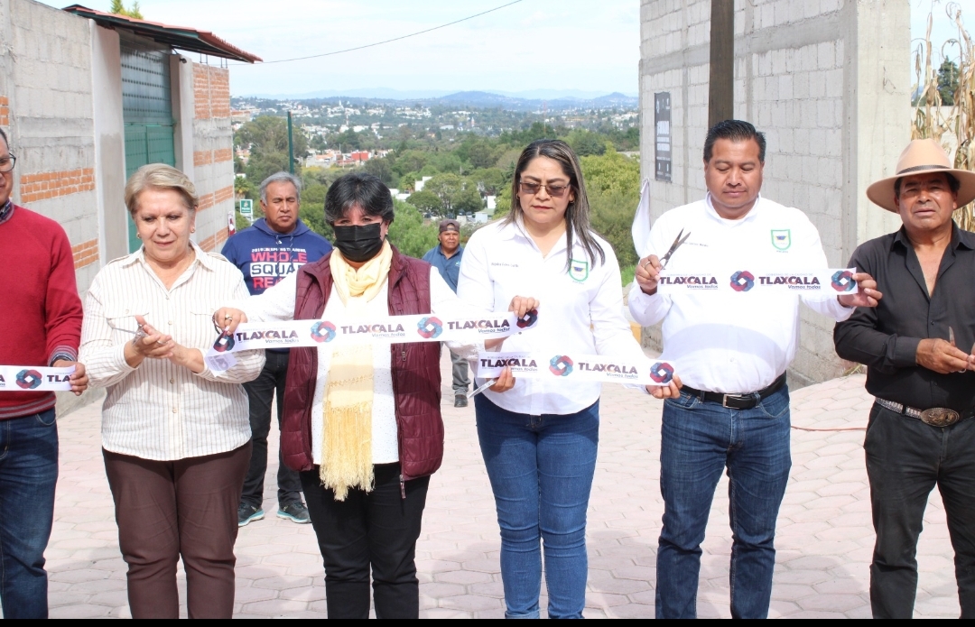 Inaugura Maribel Pérez Arenas, obras de beneficio en Atempan