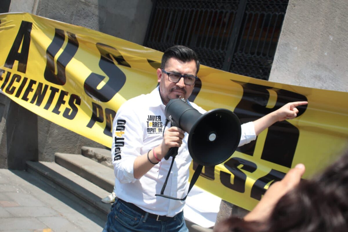 Clausurando Simbólicamente el Congreso del Estado, Javier Torres Hernández inicia campaña.