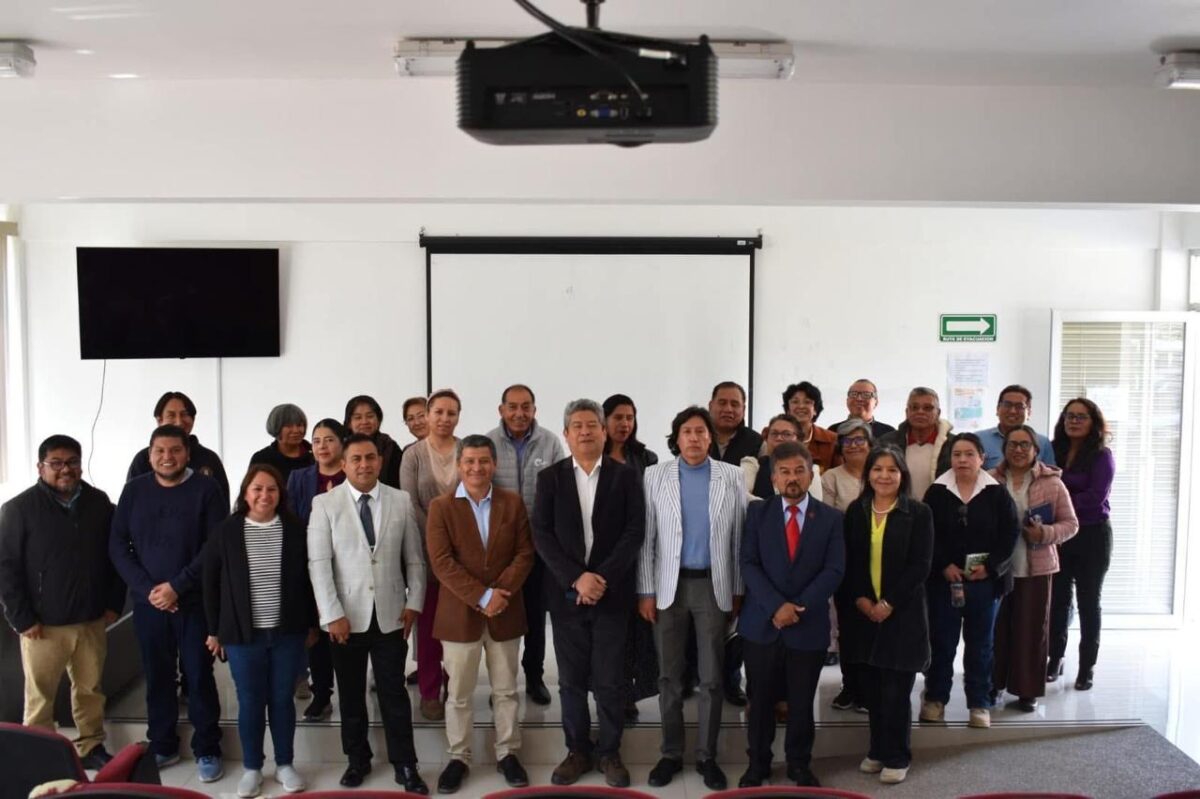 Buscan replicar el modelo educativo de la UATx en Perú   