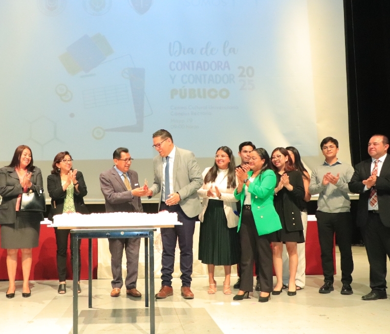 La tarea del Contador Público se refleja en la buena conducción   de las organizaciones de la función pública: Rector de la UATx