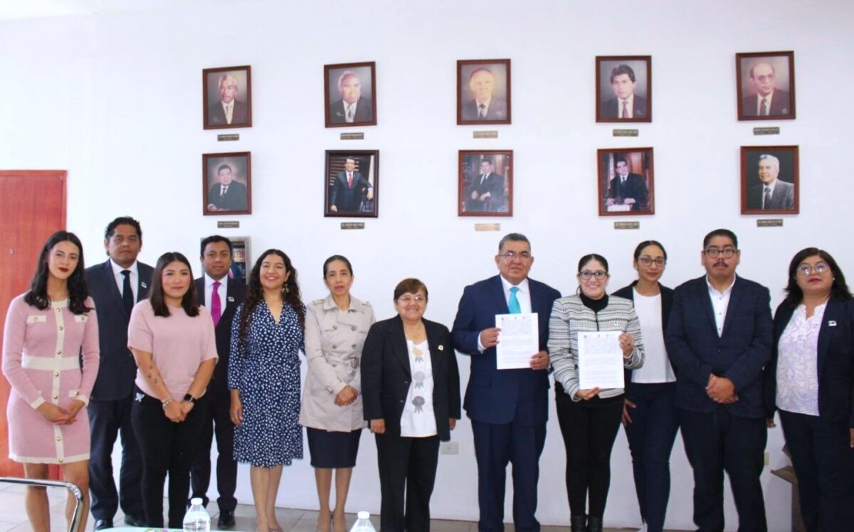 Facultad de Derecho UATx y Comisión Ejecutiva de     Atención a Víctimas firman convenio de colaboración           ü Para servicio social y prácticas de estudiantes           La Facultad de Derecho, Ciencias Políticas y Criminología de la Universidad Autónoma de Tlaxcala (FDCPyC-UATx) y la Comisión Ejecutiva de Atención a Víctimas Tlaxcala (CEAV) firmaron un convenio de colaboración que permitirá a los estudiantes realizar servicio social y prácticas profesionales que fortalezcan su formación académica, en correspondencia con el Modelo Humanista Integrador basado en Capacidades (MHIC).      