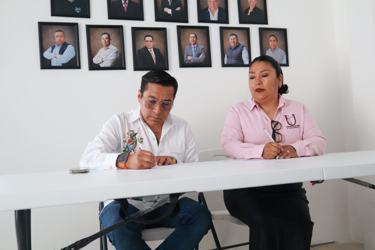 Martín Rodríguez, presidente de la Unión de Periodistas del Estado de Tlaxcala, encabezó esta mañana la firma de convenio con la Universidad NOVA en Ciencias Jurídicas S.C.