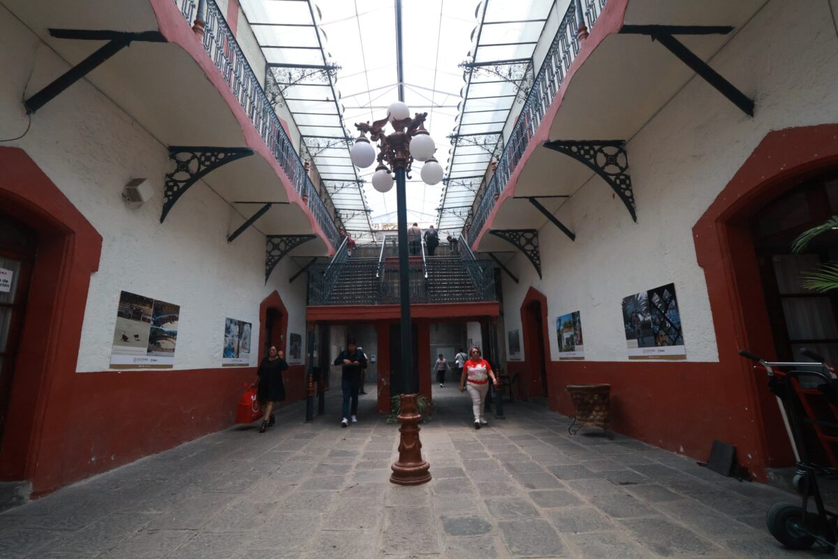 La ‘Casa del Ayuntamiento’, ubicada en el Portal Hidalgo en la capital tlaxcalteca, fue construida en el siglo XVI, y en 1985