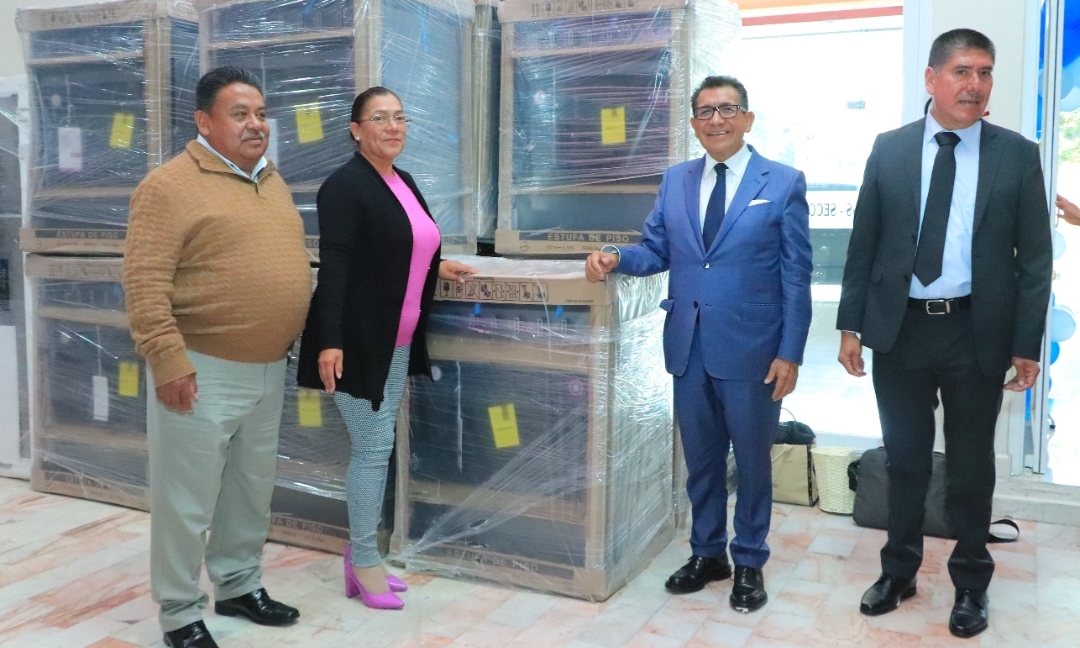 Encabeza Rector de la UATx festejo del “Día de la Madre y del Padre” de afiliados al STEIESET
