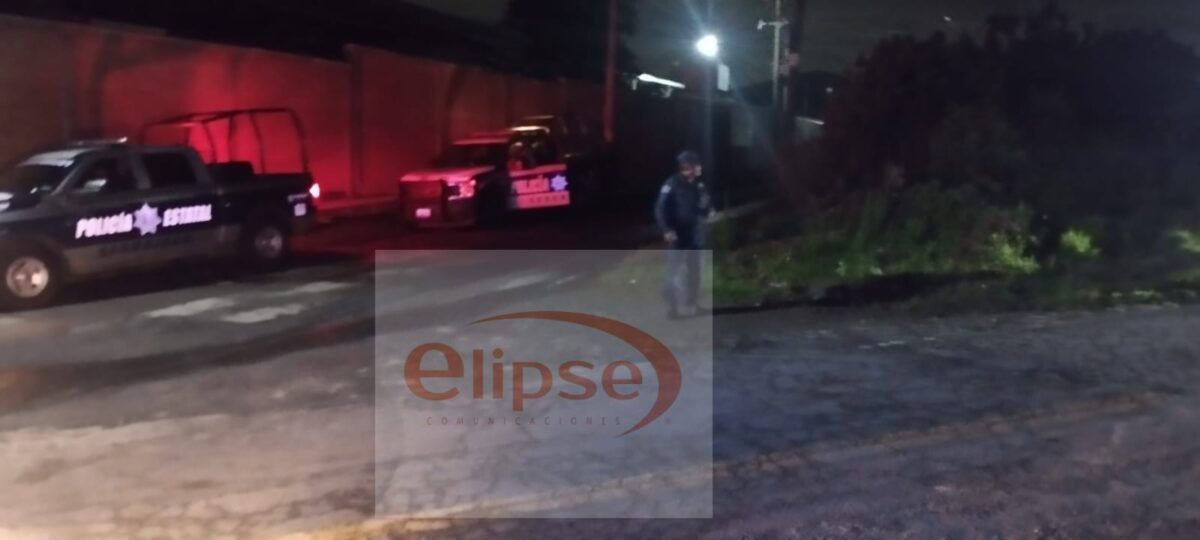 Pobladores de Santiago Cuaula golpean a presuntos asaltantes de mujer