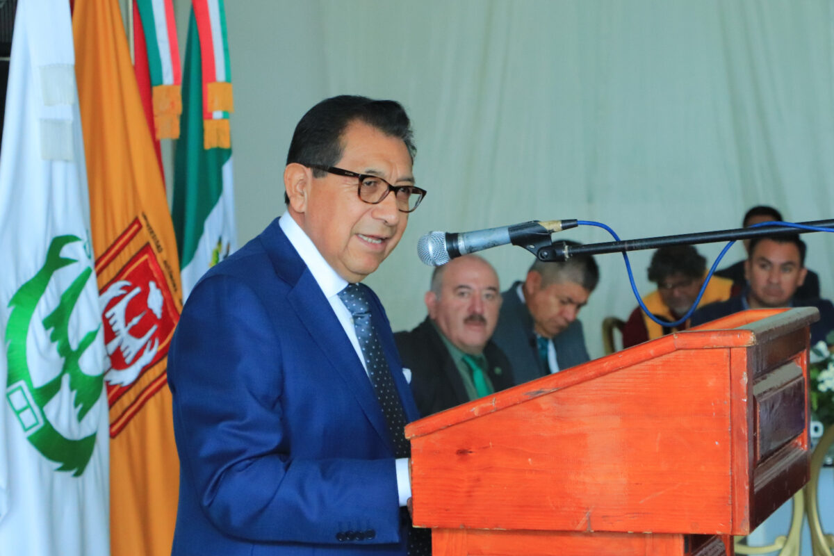 Preside Rector de la UATx la celebración por el Día del Padre del STUAT