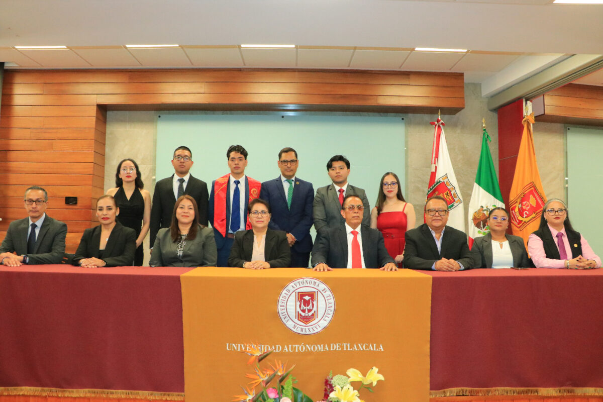 Egresan 25 nuevos profesionales de Ciencias Políticas y Administración Pública UATx   